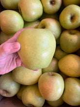 Load image into Gallery viewer, Honey crisp apples
