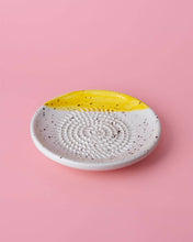 Load image into Gallery viewer, Ceramic Garlic Grater Plate - Small Yellow &amp; White - Cinnamon
